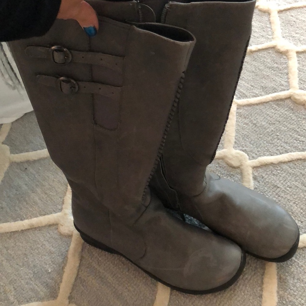 Grey zip up Keen rain/snow boots